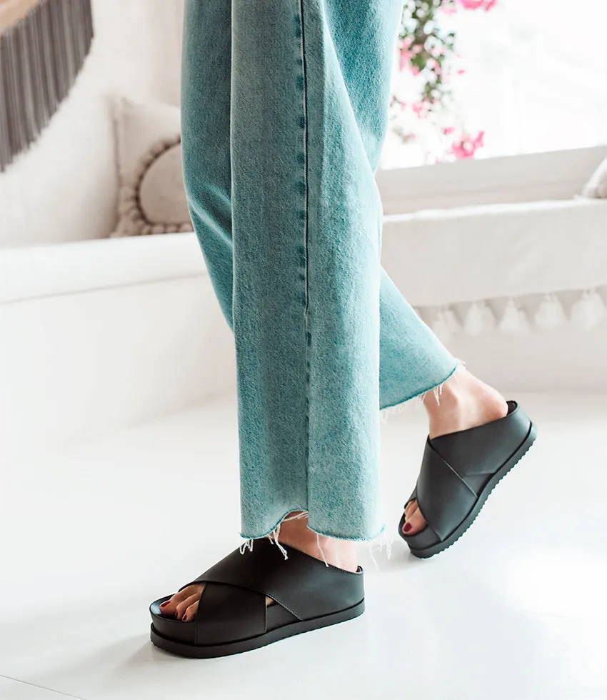 KLEESE Crossover Slide in Black