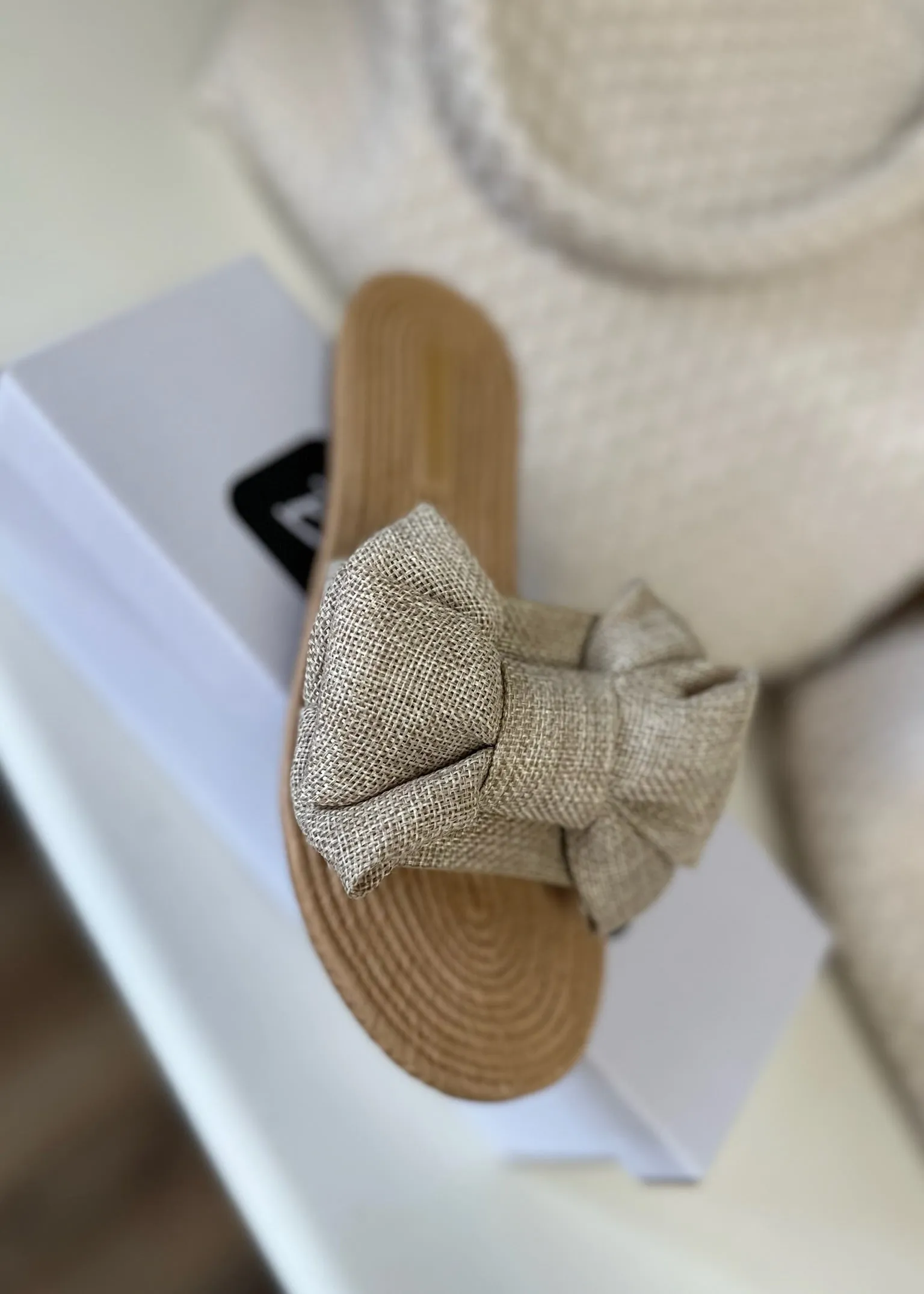 The Athena Burlap Slide