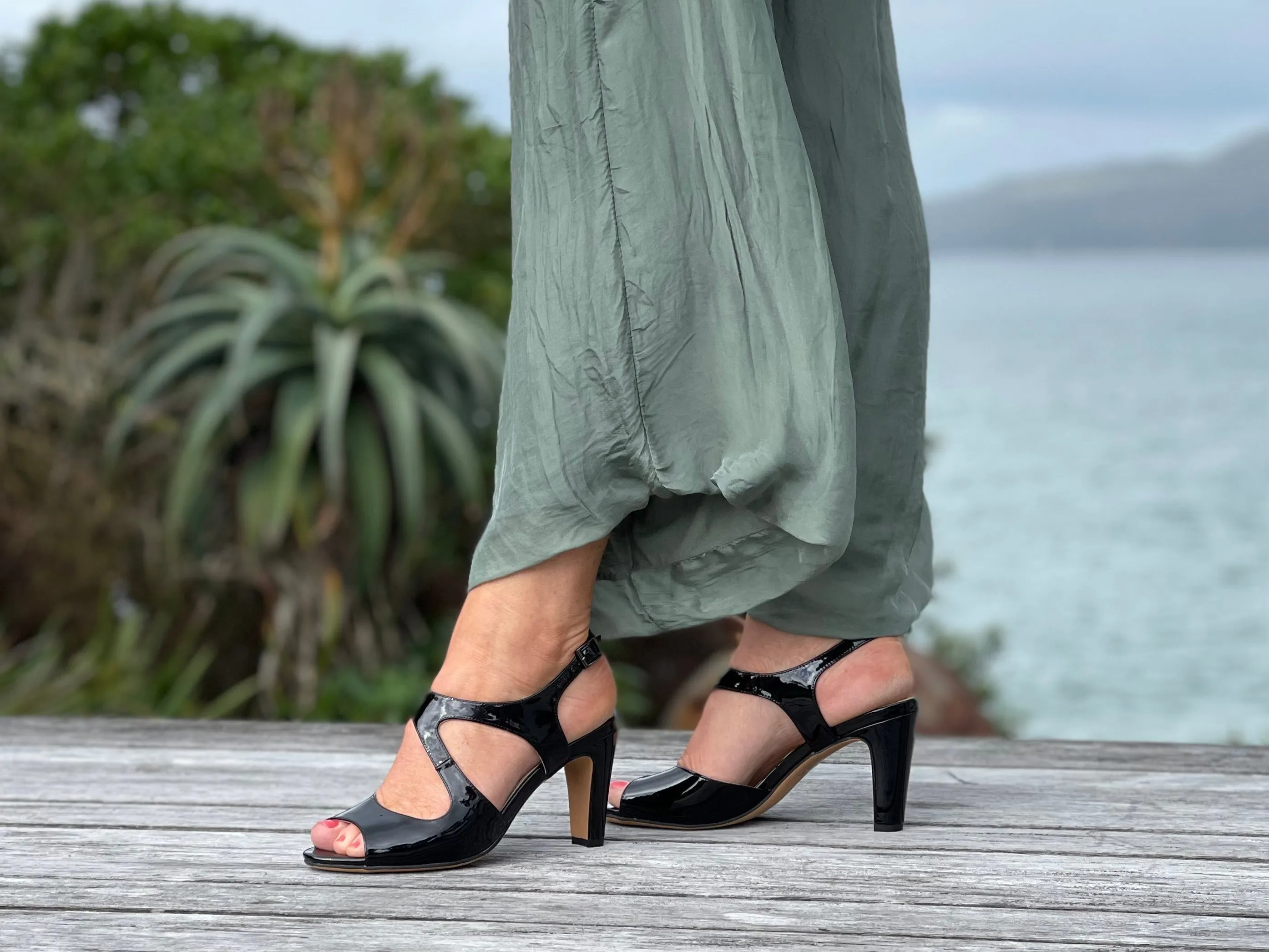 Vago Luna available in 3 colours