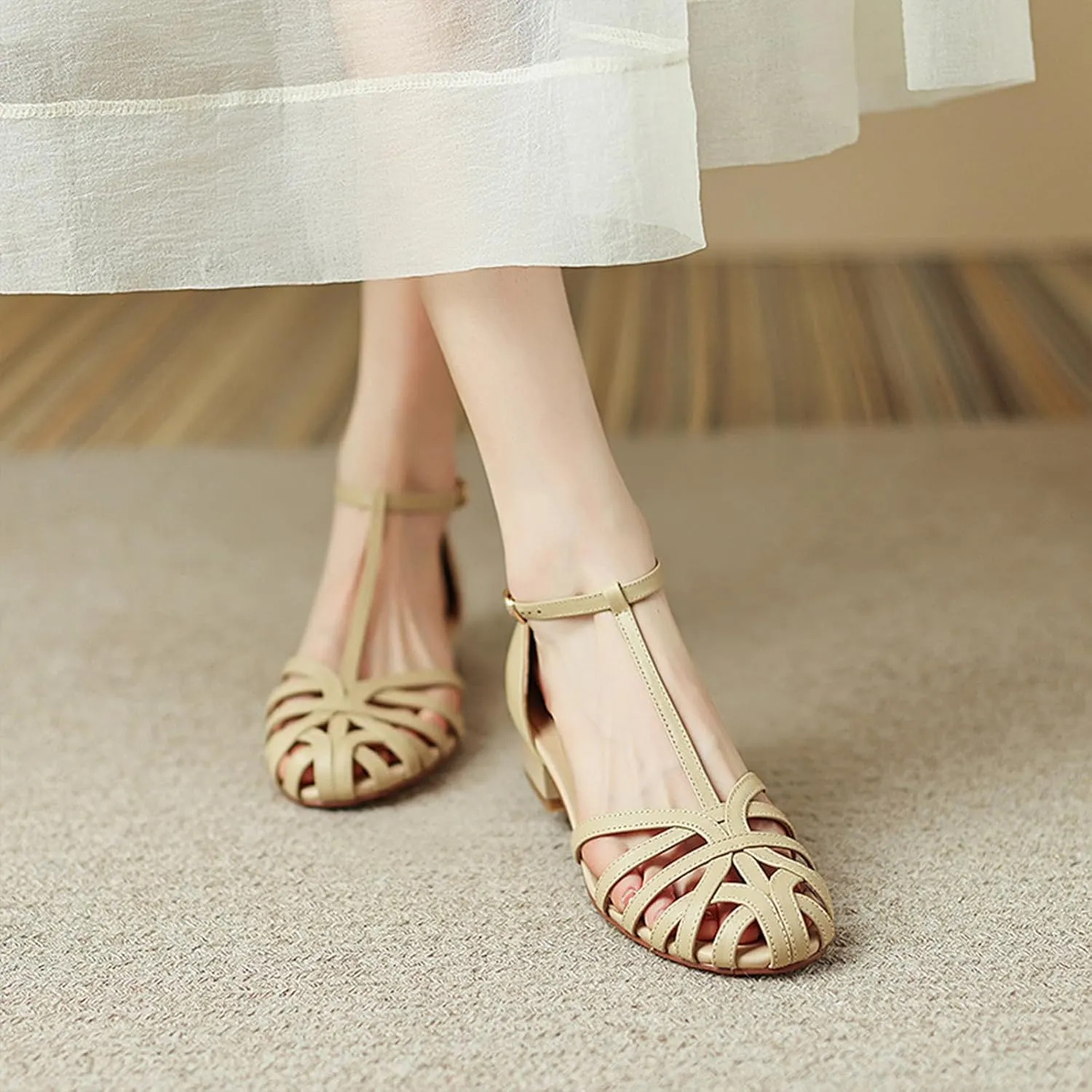 Women's Caged Closed Toe Flat Sandals T Strap Comfortable Adjustable Buckle Hollow Out Roman Sandals Vintage Casual Beach Sandals