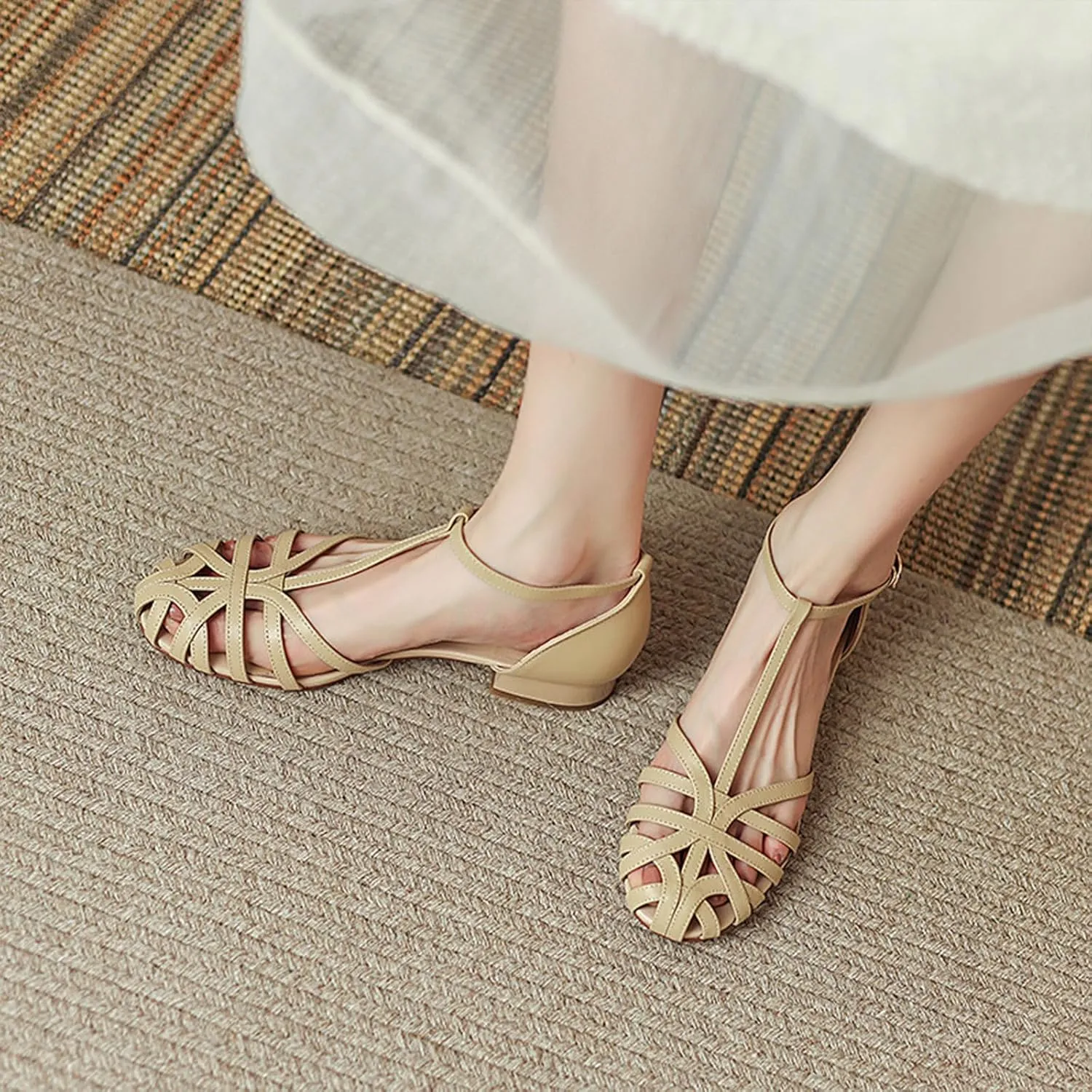 Women's Caged Closed Toe Flat Sandals T Strap Comfortable Adjustable Buckle Hollow Out Roman Sandals Vintage Casual Beach Sandals